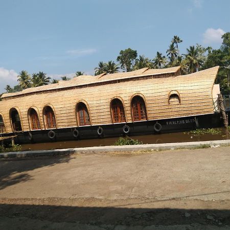 Royal Riviera Houseboats Hotell Kumarakom Exteriör bild